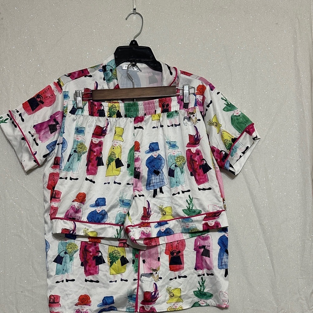 SheShow Queen Elizabeth Rainbow Shirt and Shorts Set. Size medium